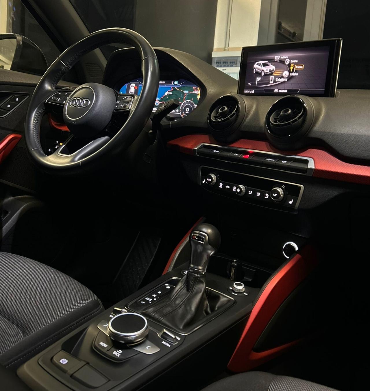 Audi Q2 30 TDI S tronic Identity Black