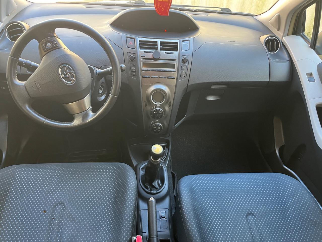 Toyota Yaris 1.0 5 porte Sol