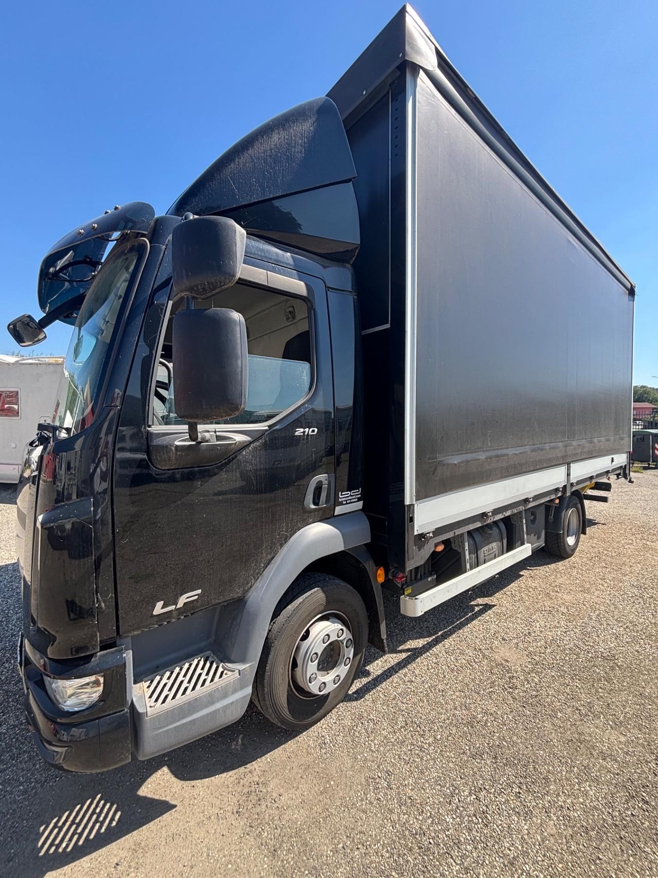 266 DAF autocarro del 2021 in saldo