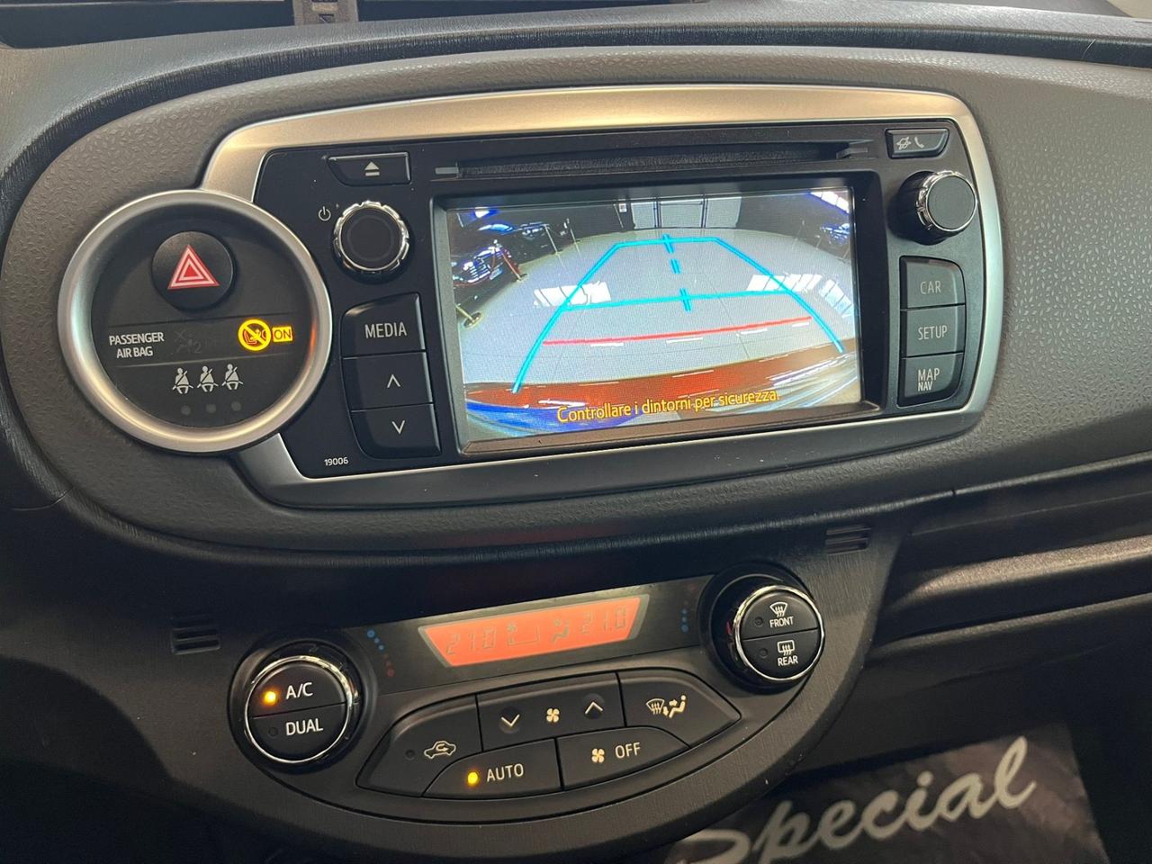 Toyota Yaris 1.4 D-4D 5 porte Lounge TETTO OK NEOPATENTATI