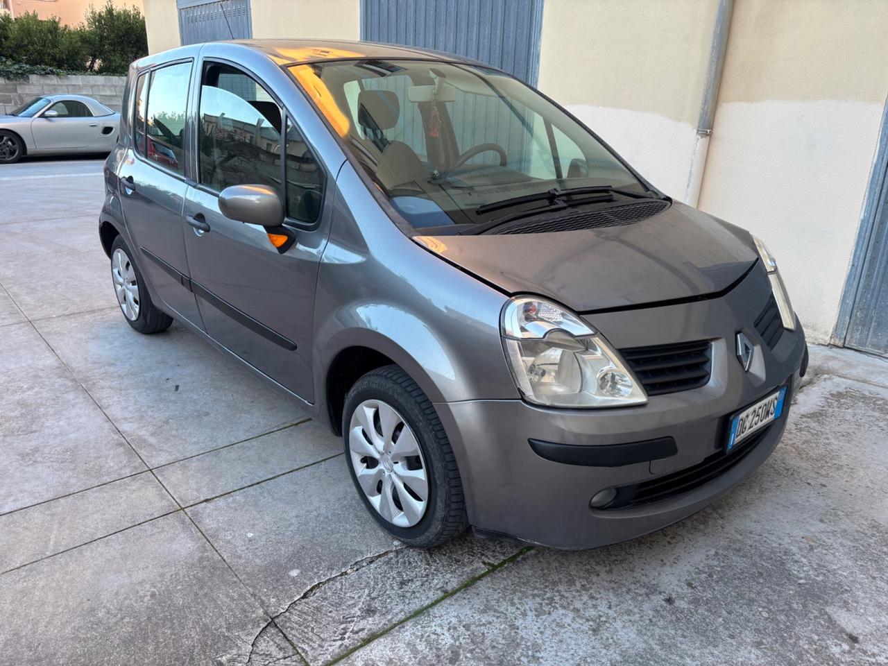 Renault Modus 1.5 dCi 70CV Saint Tropez