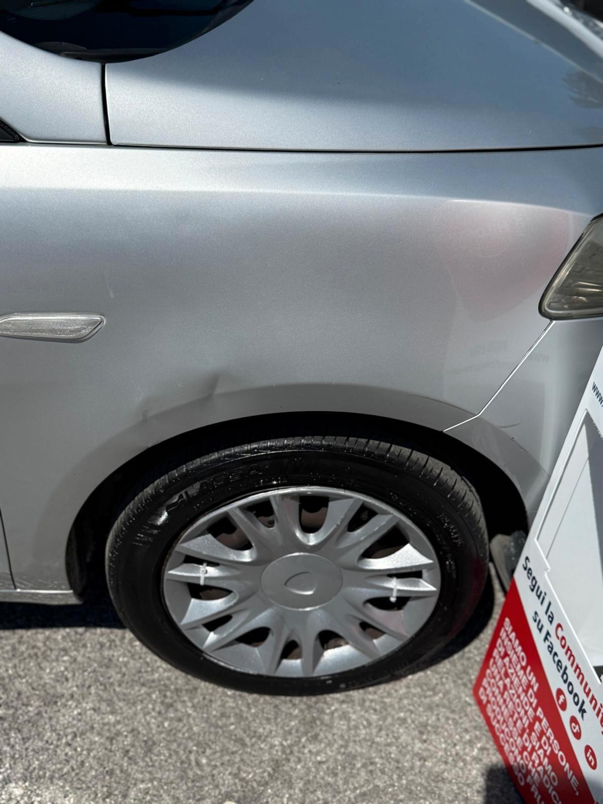 Lancia Ypsilon 1.2 69 CV 5 porte GPL Gold