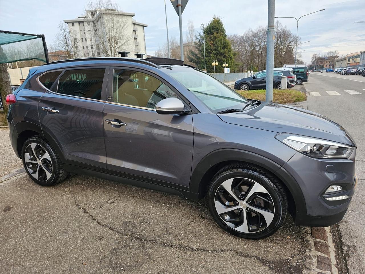 Hyundai Tucson 1.7 CRDi 141cv DCT Sound Edition*Navi*Tetto*19*Bi-Xeno*