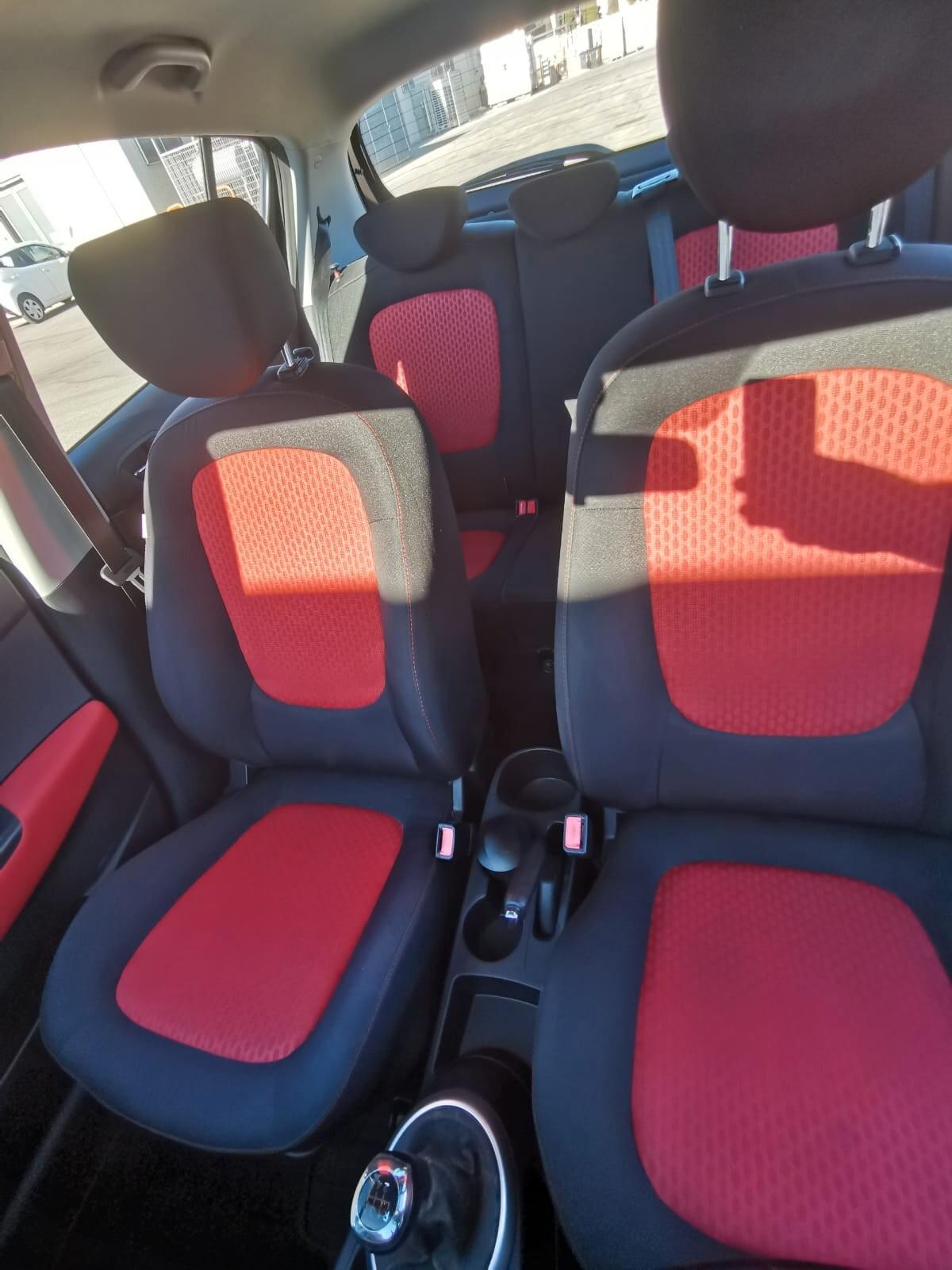 Hyundai i20 1.6 CRDi VGT 5p. Premium 2010