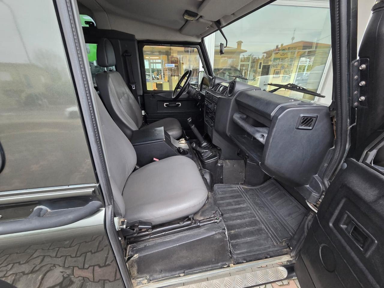 Land Rover Defender 90 2.4 TD4 Station Wagon E