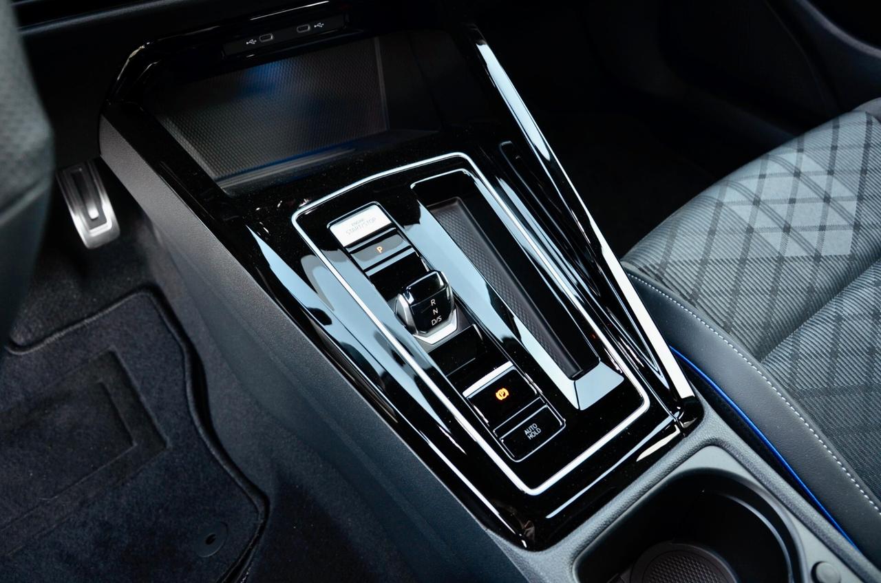 VOLKSWAGEN GOLF 1.5 ETSI R-LINE PLUS 150cv DSG, PARI AL NUOVO, GARANZIA VW, UNICOPROPRIETARIO, UFF ITALIANA, MATRIX, APPLE ANDROID, 18", PERMUTE