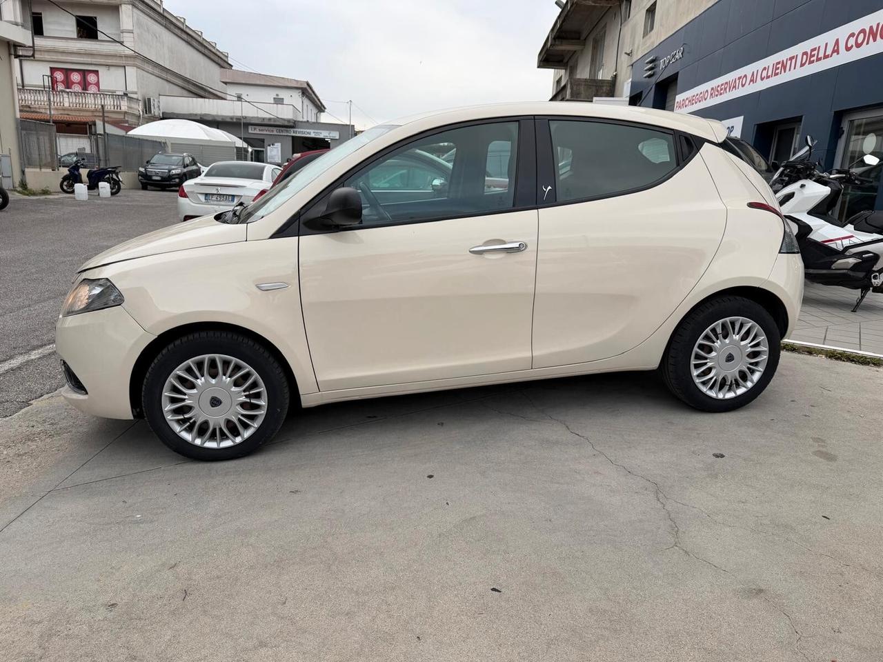 Lancia Ypsilon 1.3 MJT 16V 95 CV 5 porte