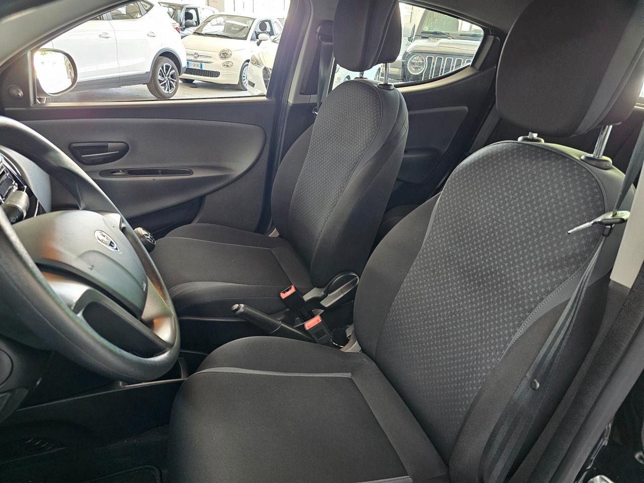 Lancia Ypsilon 1.2 69 CV 5 porte Silver