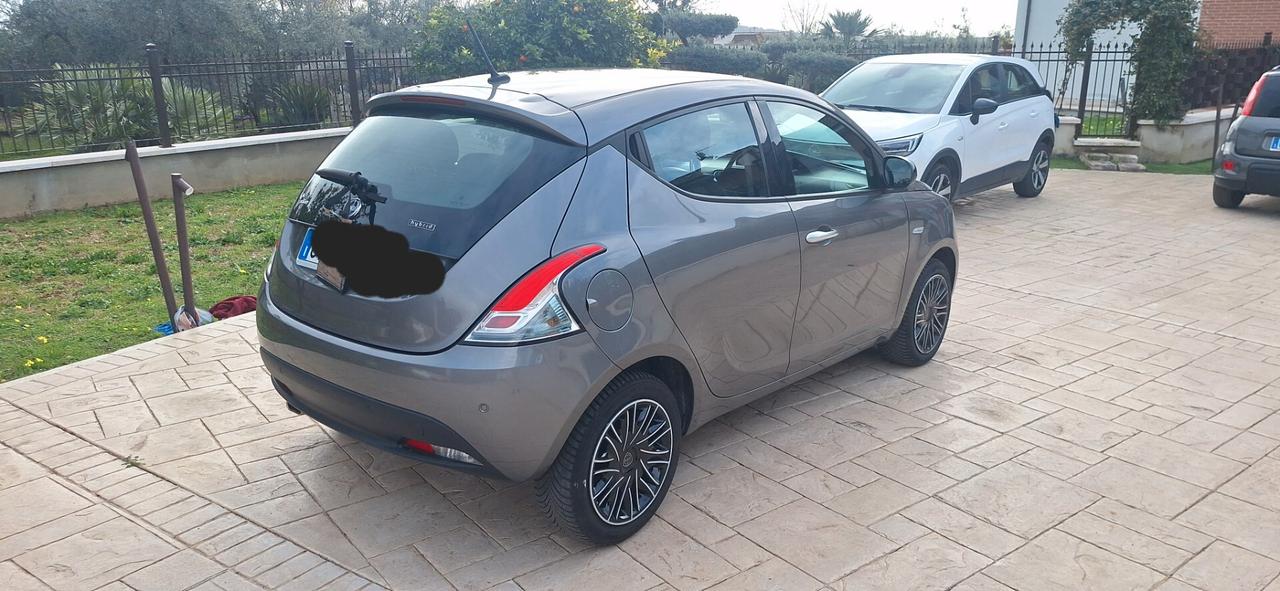Lancia Ypsilon 1.0 FireFly 5 porte S&S Hybrid Gold Plus