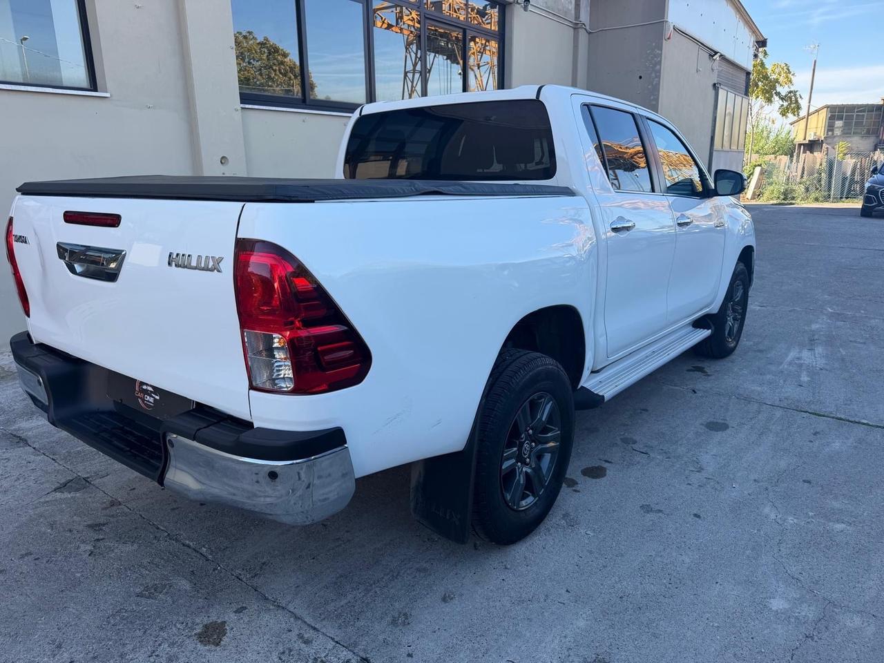 TOYOTA Hilux 2.4 D-4D 4WD 4 porte Double Cab Executive