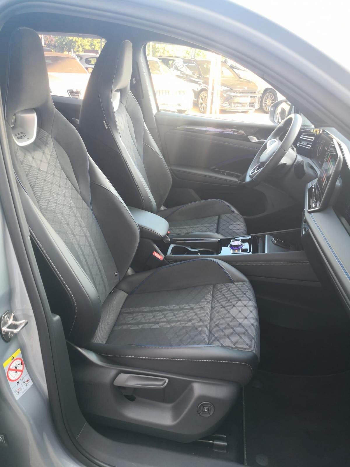 Volkswagen Tiguan 2.0 TDI 150 CV DSG R-Line ***GARANZIA VW***