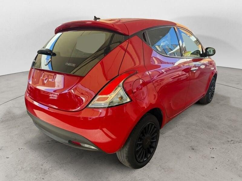 Lancia Ypsilon 1.0 FireFly Hybrid Ecochic Silver +