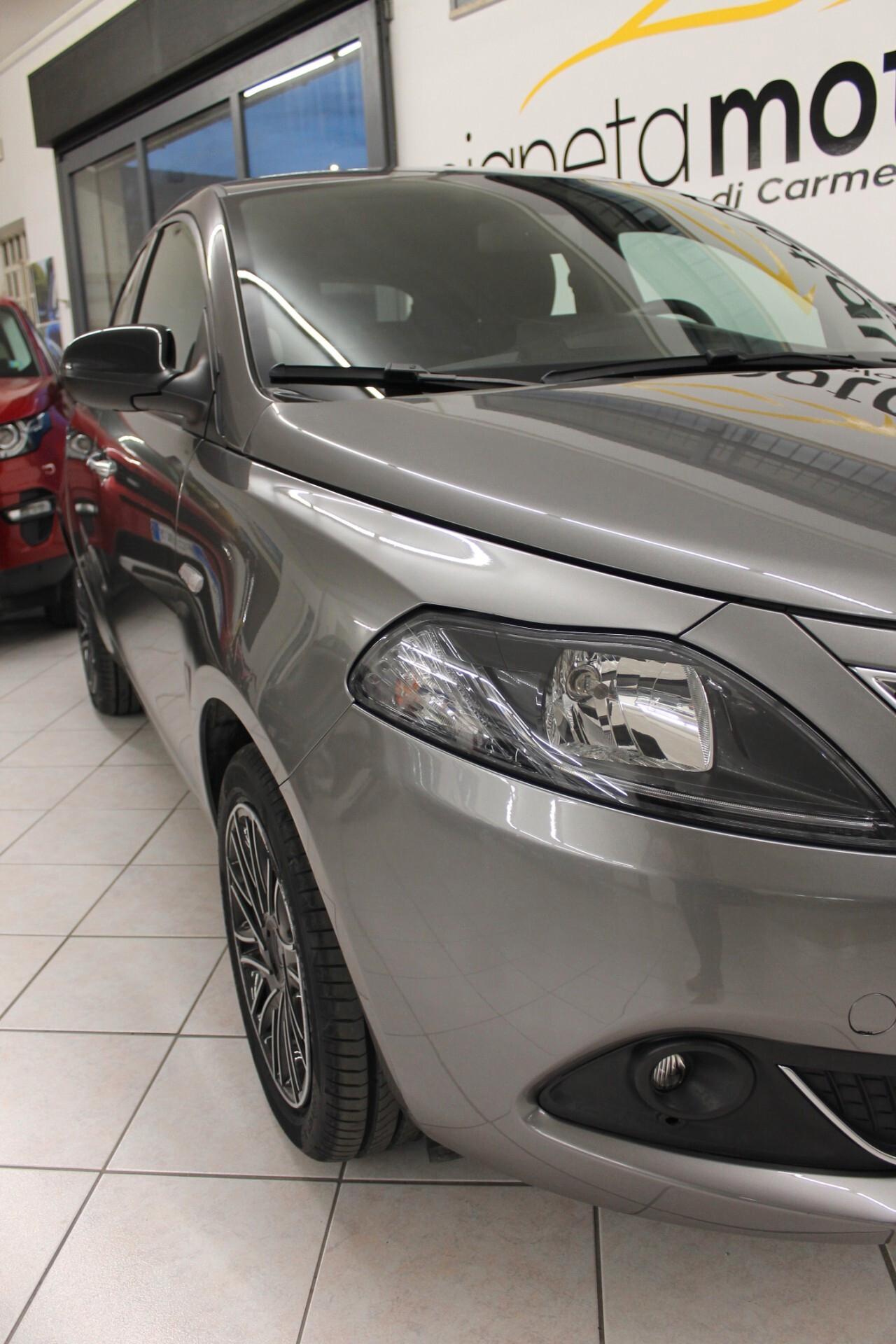 Lancia Ypsilon 1.0 FireFly 5 porte S&S Hybrid Ecochic UnYca