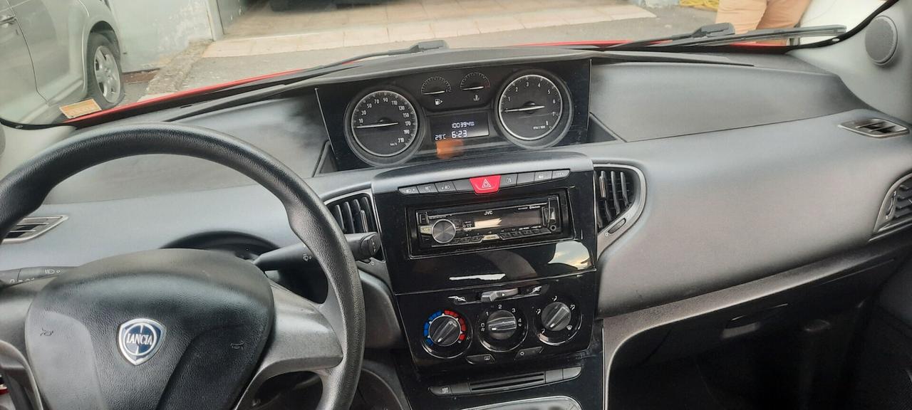 Lancia Ypsilon 1.2 69cv benzina anno 2015