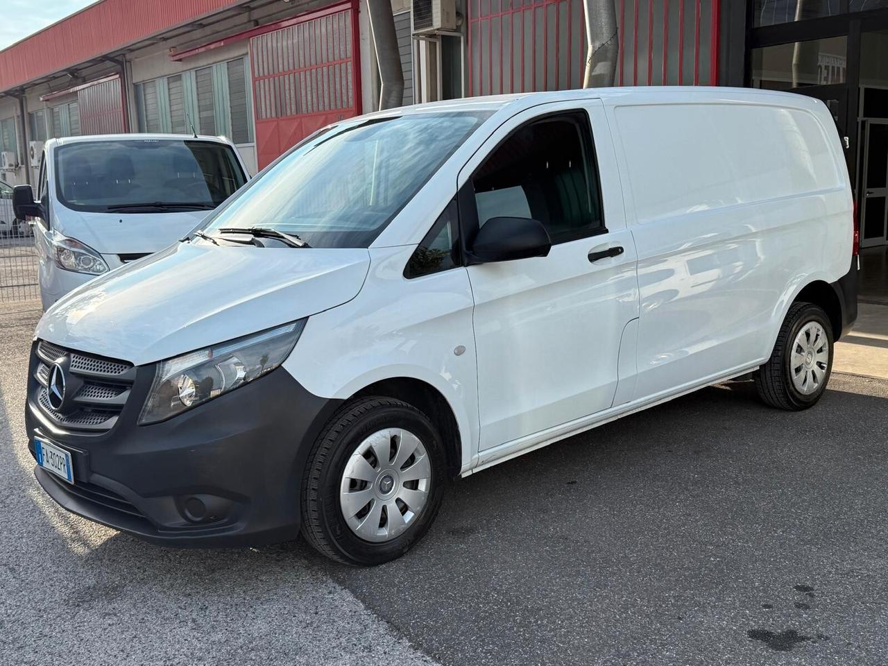 Mercedes Benz VITO 114 CDI COMPACT 2.2 6 MARCE COMPACT