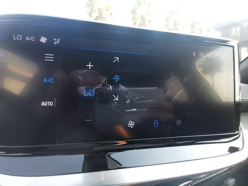 Peugeot 2008 Hybrid 136 e-DCS6 GT auto