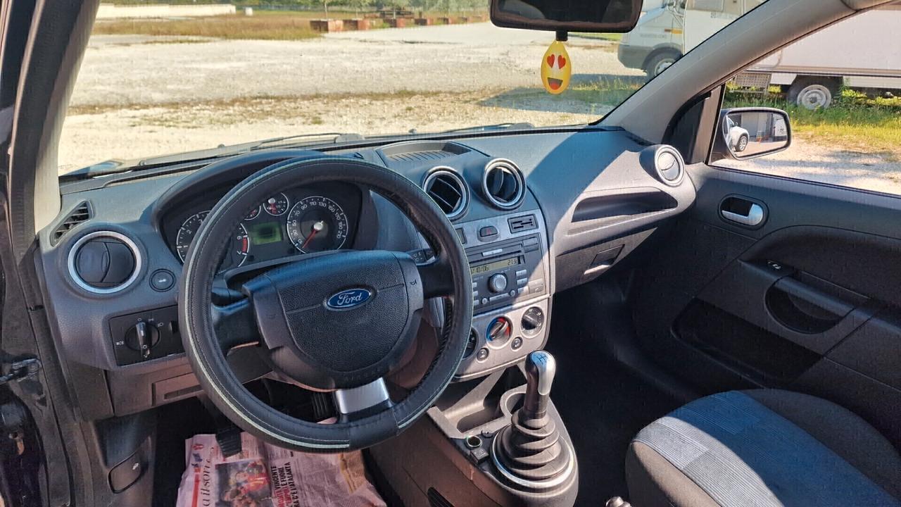 Ford Fiesta 1.2 16V 3p. Ghia "GPL"