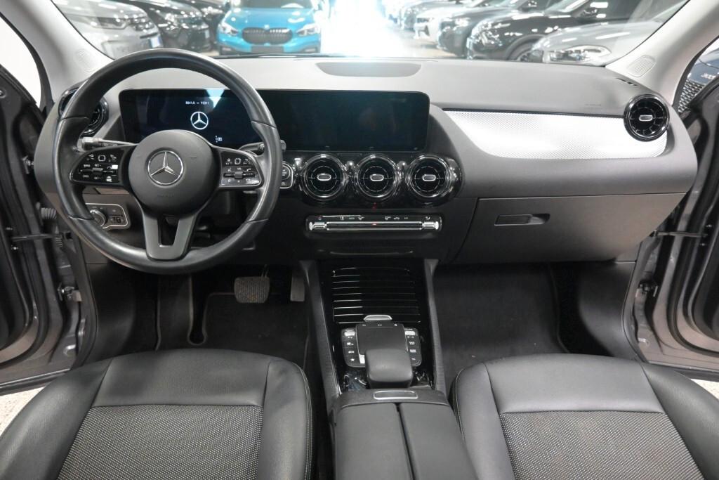 MERCEDES-BENZ GLA 180D 115CV AUTOMATIC BUSINESS SOLUTION ( DISTRONIC - TETTO PANORAMICO APR. - NAVI PREMIUM - PARK ASSIST - TELECAMERA POST. )