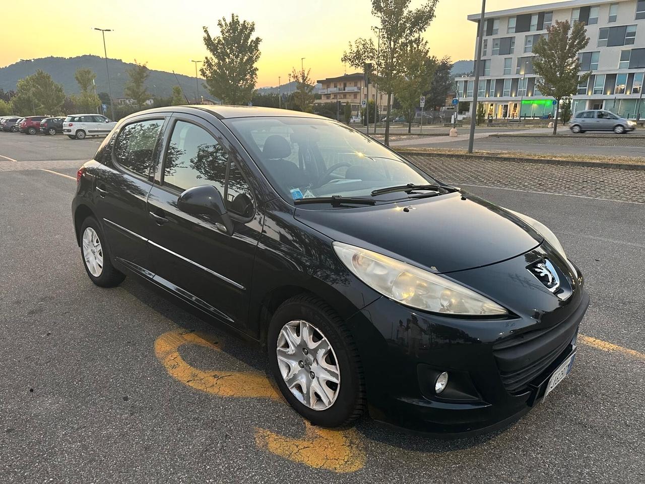 Peugeot 207 1.4 8V 73CV 5p. Active