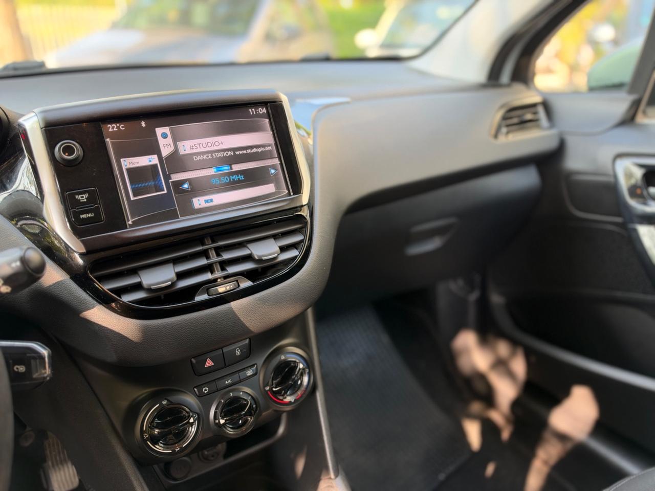 Peugeot 208 1.4 HDi 68 CV 5 porte Allure