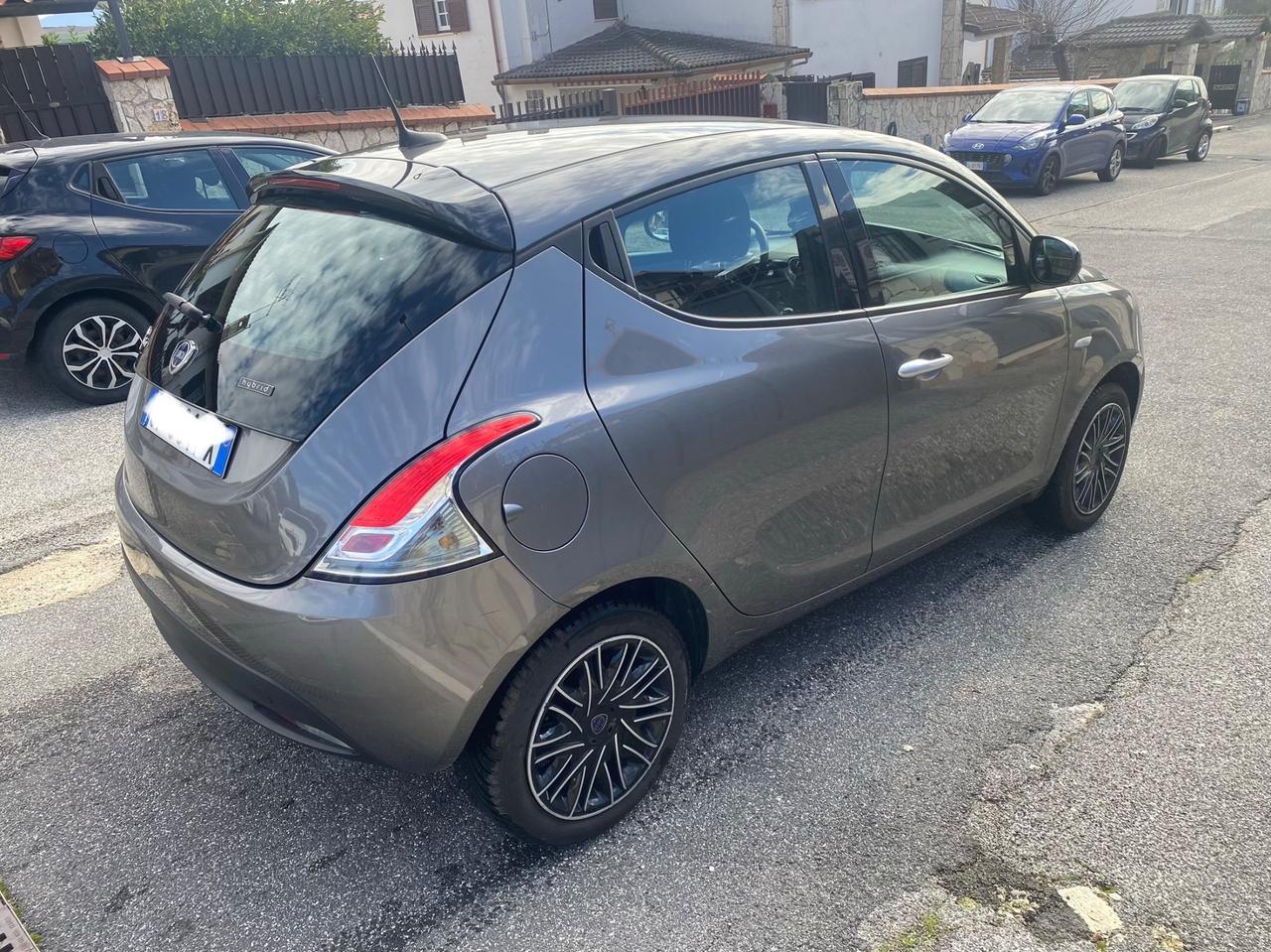 Lancia Ypsilon 1.0 FireFly 5 porte S&S Hybrid Gold