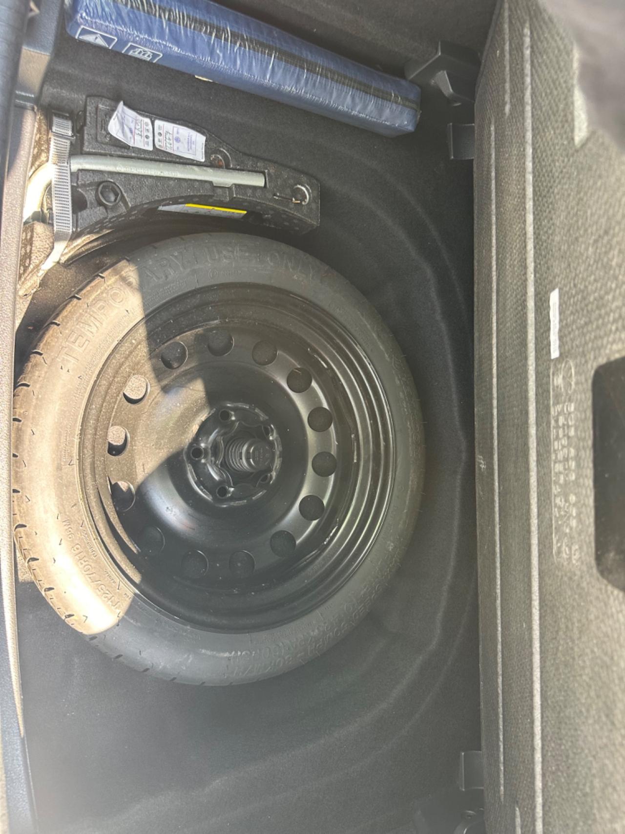 Volkswagen Golf 1.6 TDI ADATTA A NEOPATENTATI