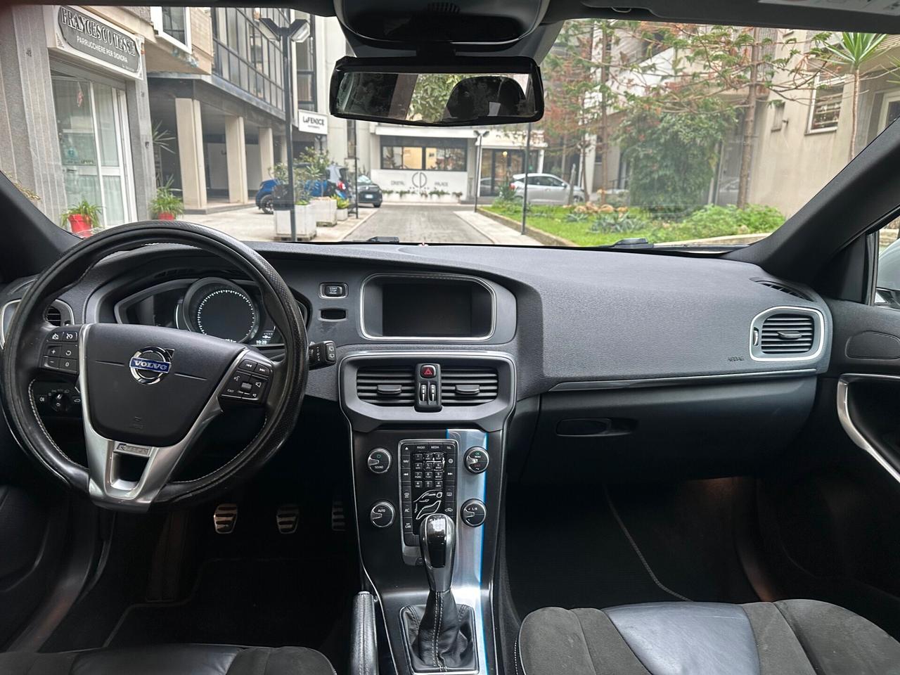 Volvo V40 D2 1.6 R-design Kinetic