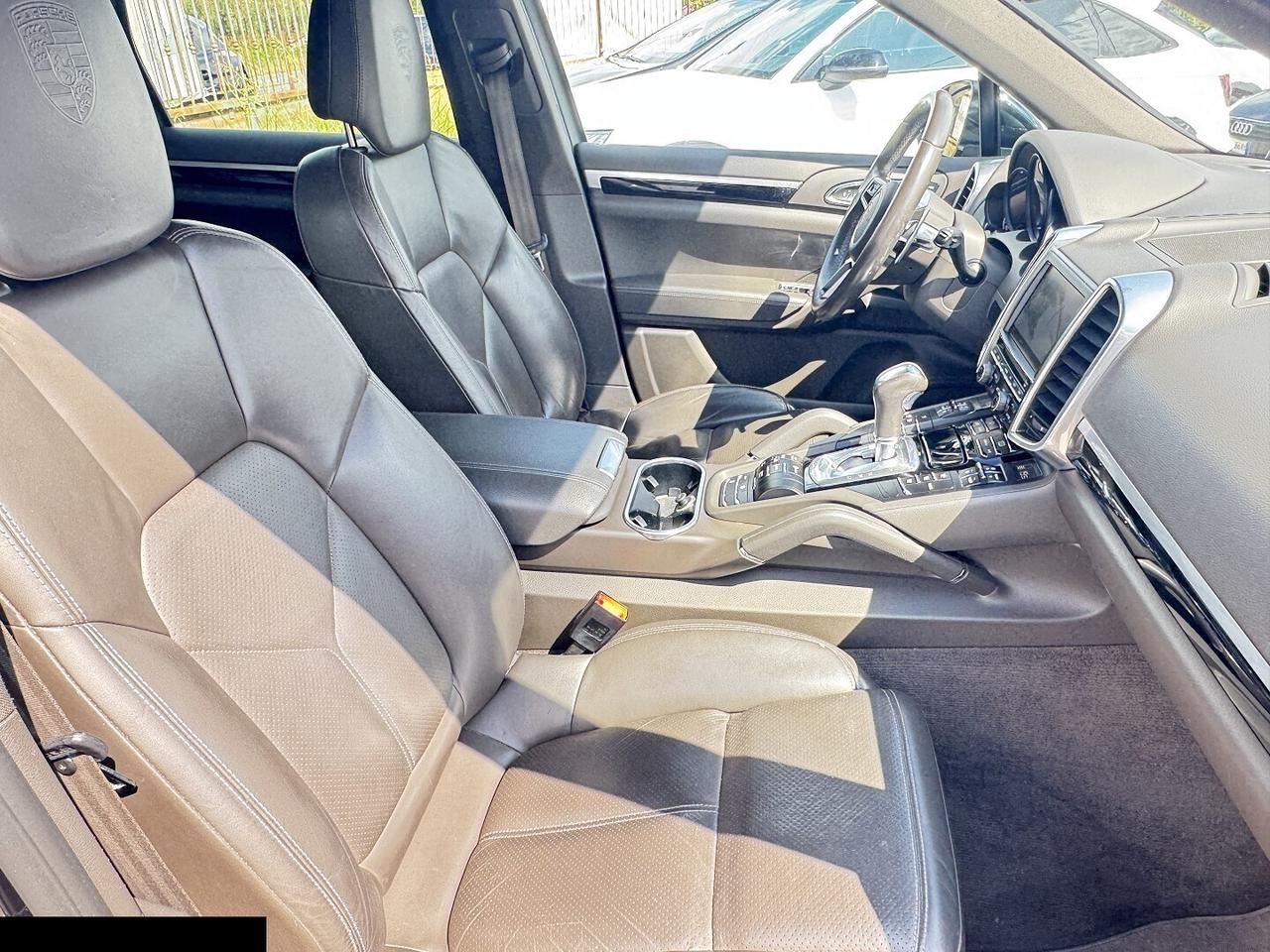 PORSCHE CAYENNE DIESEL NAVI PASM LED