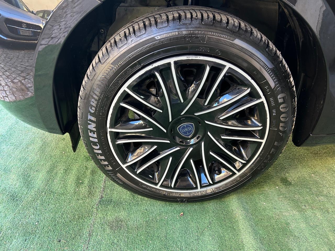 Lancia Ypsilon 1.0 FireFly 5 porte S&S Hybrid Alberta Ferretti