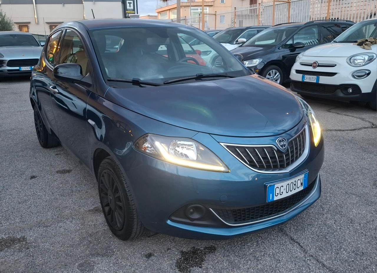 Lancia Ypsilon 1.0 FireFly 5 porte S&S Hybrid Ecochic Silver
