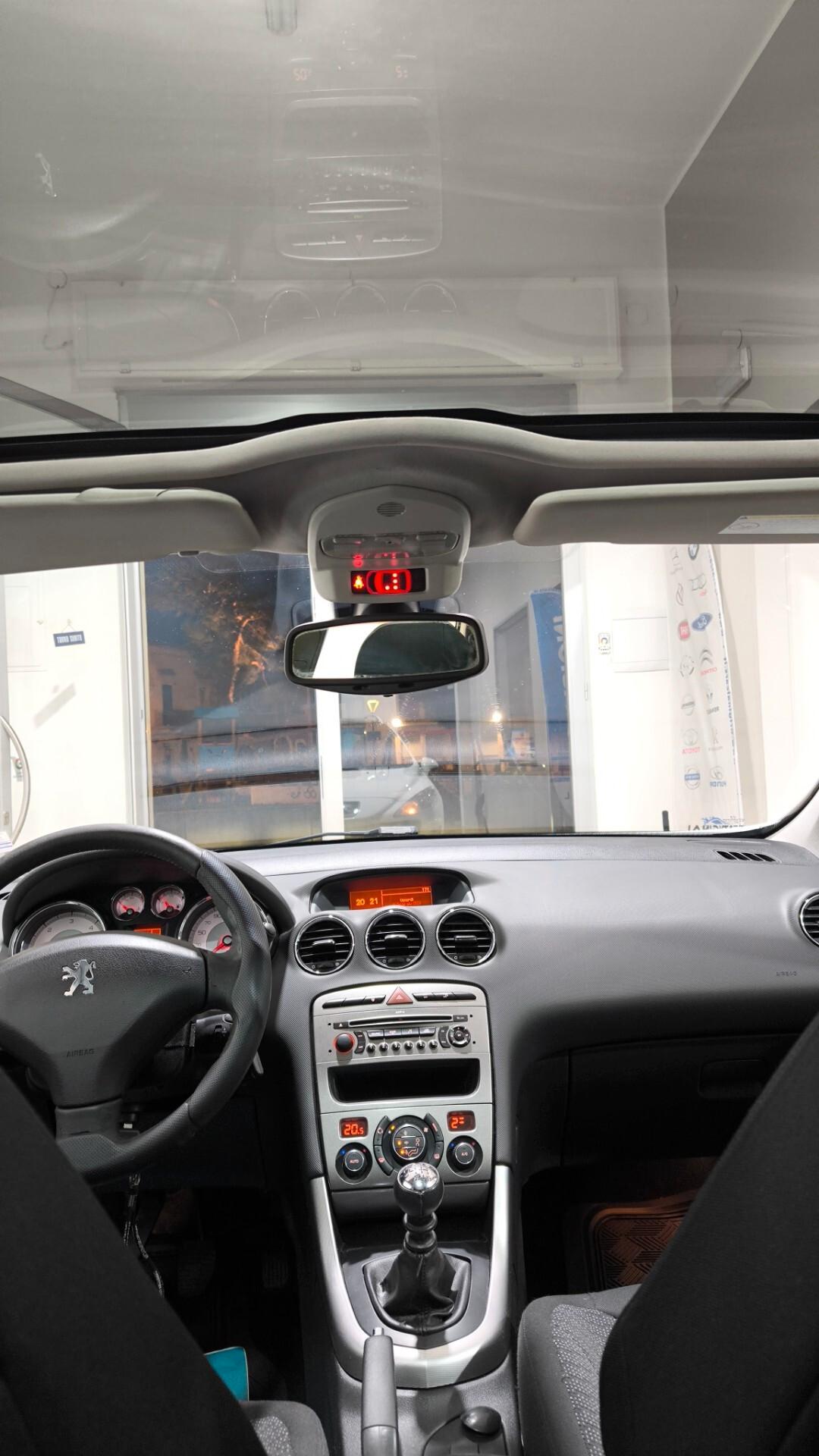 Peugeot 308 1.6 HDi 110CV SW Ciel Féline