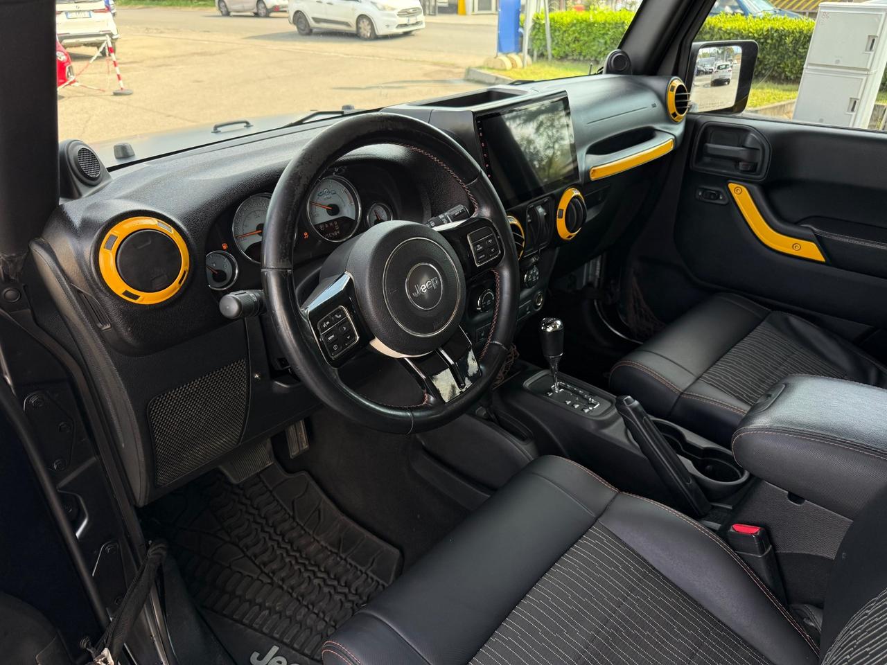 Jeep Wrangler 2.8 CRD DPF Sahara Auto rimessa a nuovo