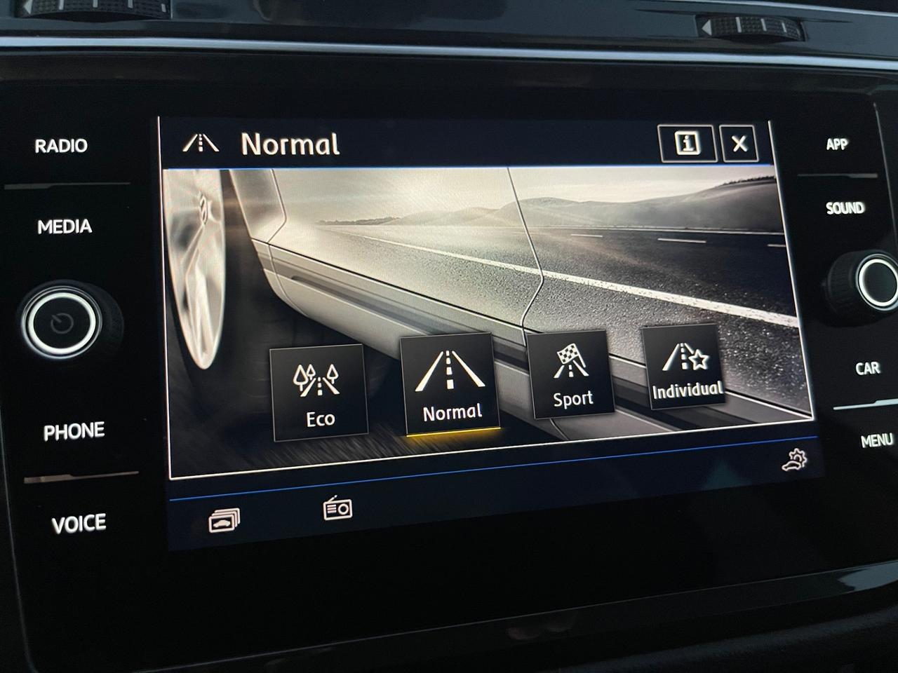 VOLKSWAGEN TIGUAN 2.0 TDI 150 DSG 4MOTION R-LINE