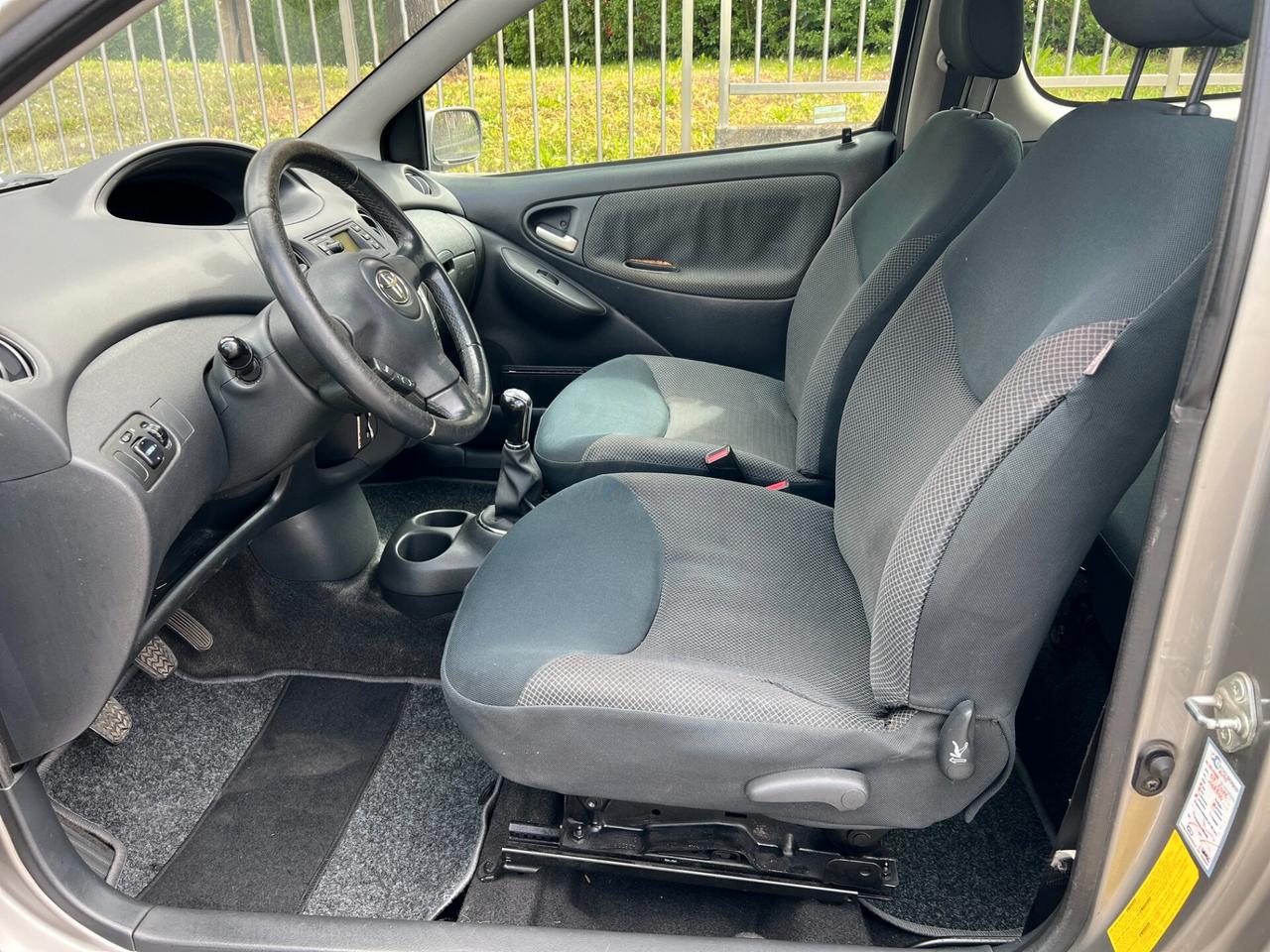 Toyota Yaris 1.0i 16V cat 3 porte Euro 4 adatta a neopatentati