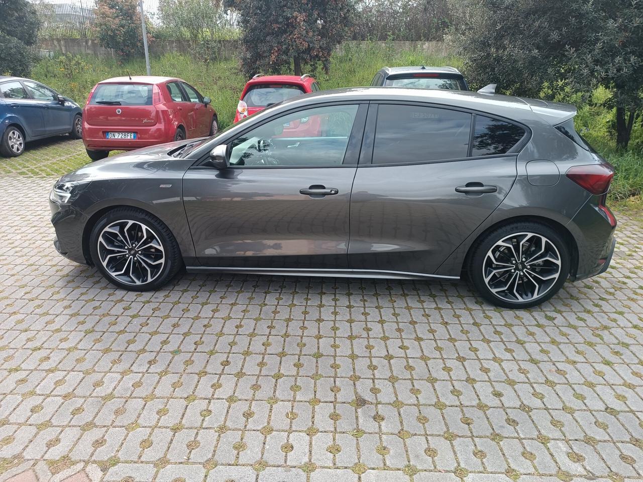 Ford Focus 1.0 EcoBoost 125 ST line