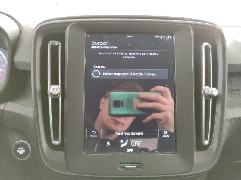 VOLVO XC40 (2017-->) - XC40 T2 Geartronic Momentum Core N1