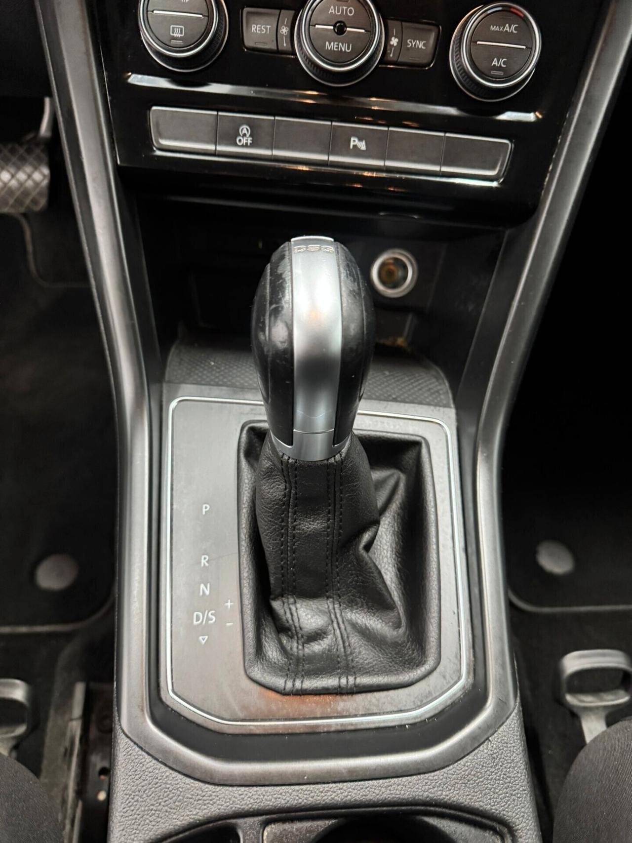 Volkswagen Touran 1.6 TDI 115 CV SCR DSG Executive BlueMotion Tech.