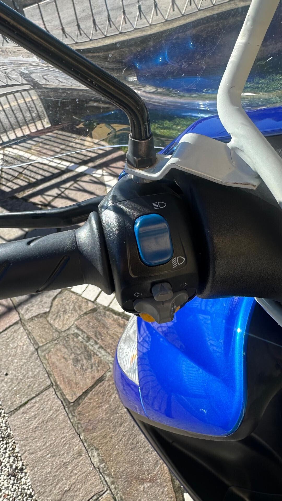 Peugeot Vivacity 50 2 tempi con parabrezza