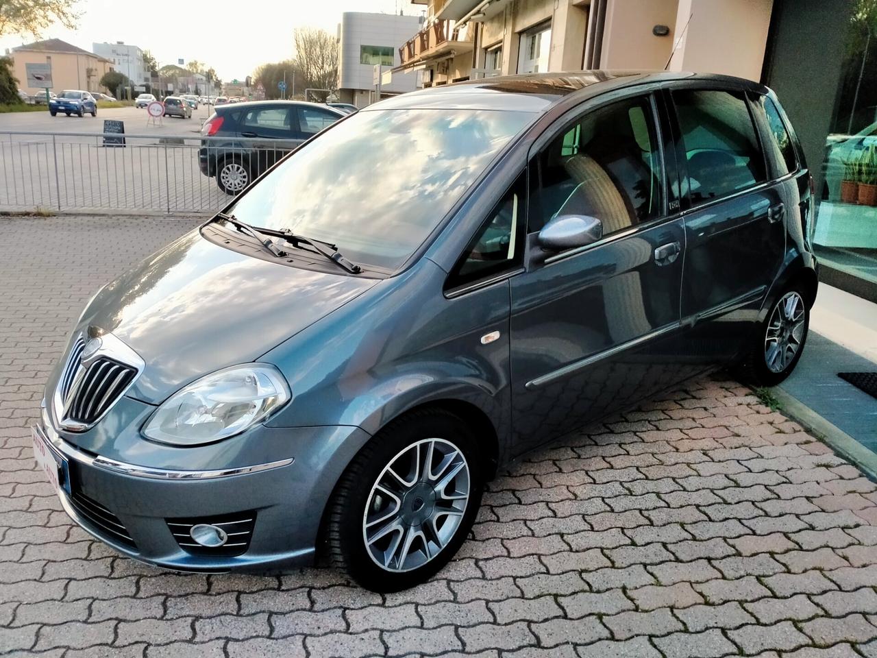 Lancia MUSA 1.4 16V AUTOMATIK "UNICA" POLTRONA FRAU TETTO PAN. NAVI SEDILI RISC.