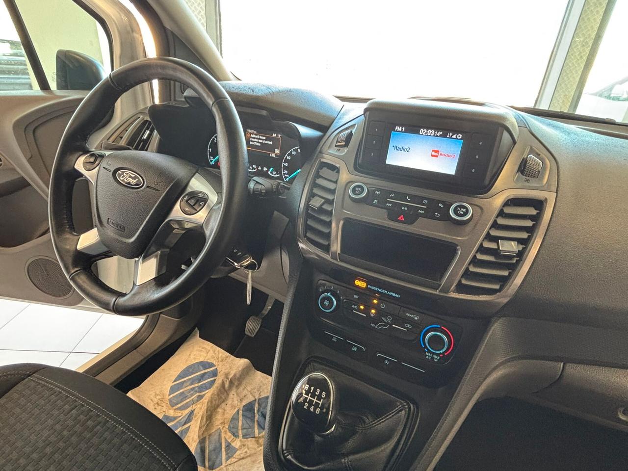 FORD TRANSIT CONNECT TRASPORTO DISABILI 7 POSTI PIANO RIBASSATO