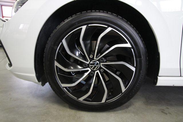 VOLKSWAGEN Golf Life 1.0 eTSI 110 CV DSG
