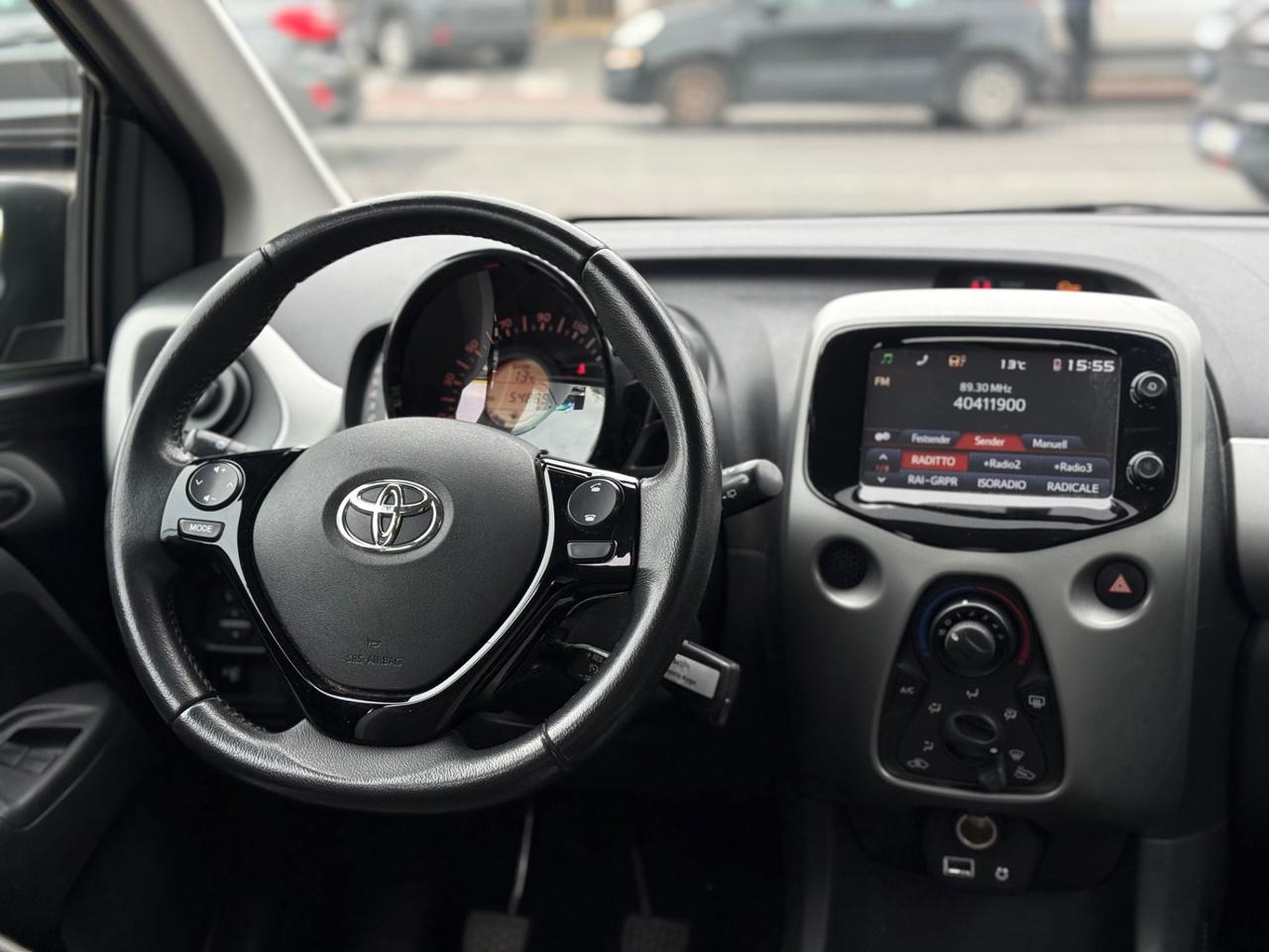 Toyota Aygo Connect 1.0 5 porte x-play + GARANTITA