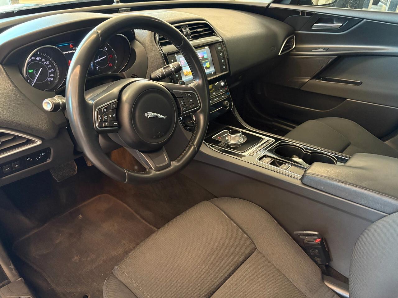 Jaguar XE 2.0 D Turbo 180CV aut. Prestige