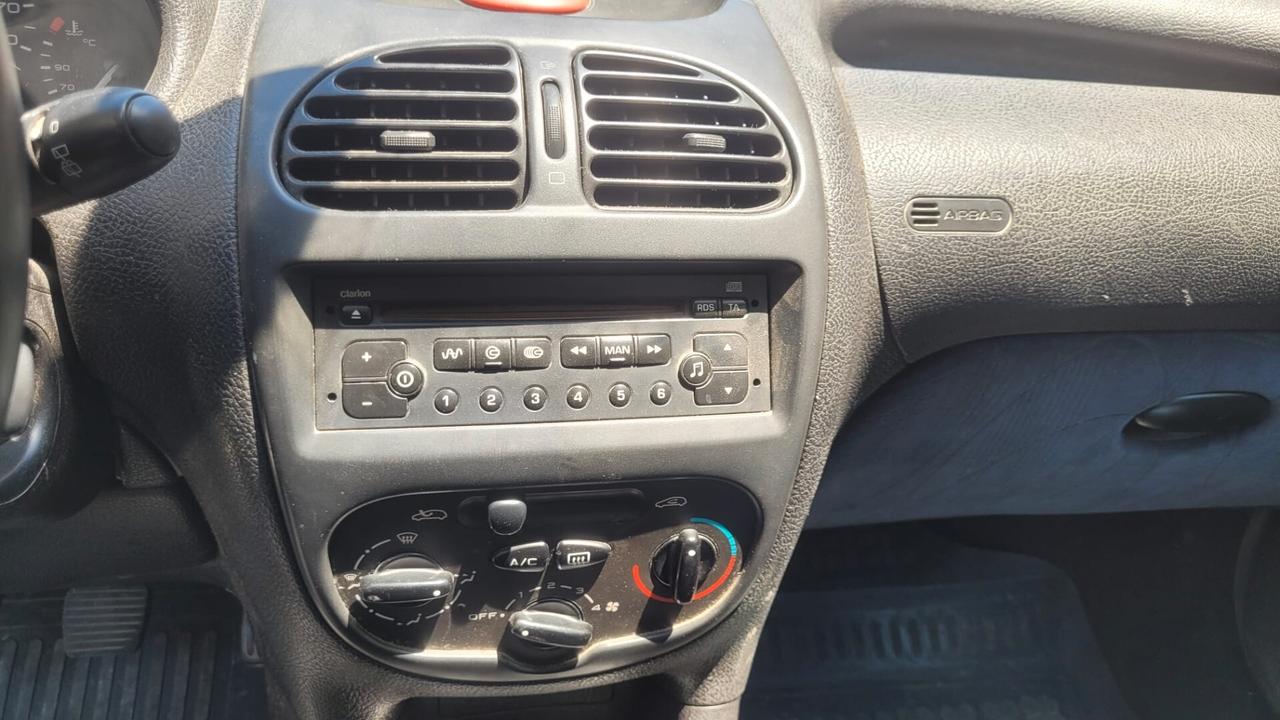 Peugeot 206 1.4 Benzina 75cv *Neopatentati