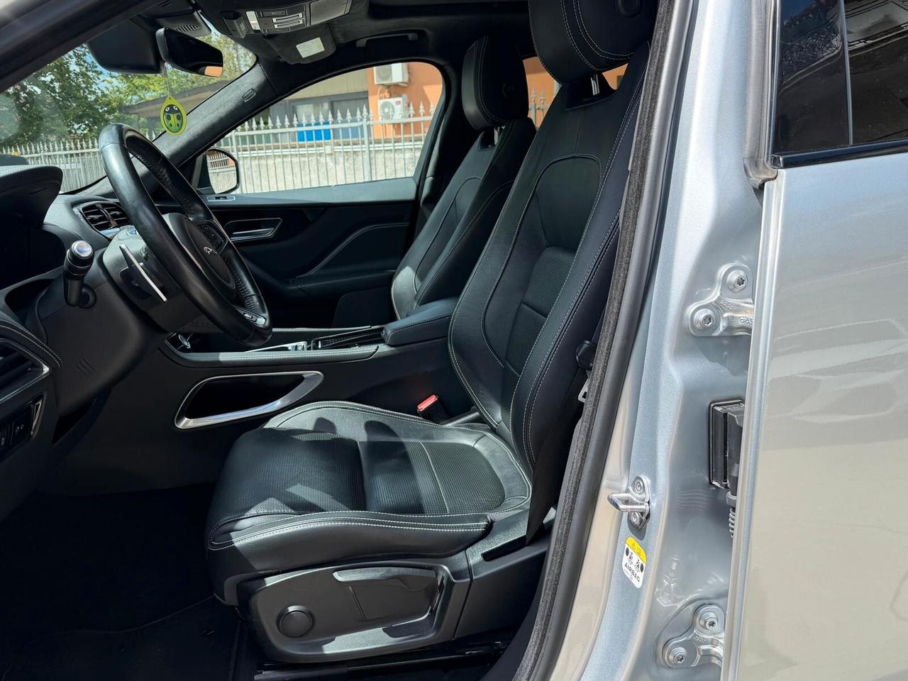 Jaguar F-Pace 2.0 D 180 CV AWD aut. R-Sport