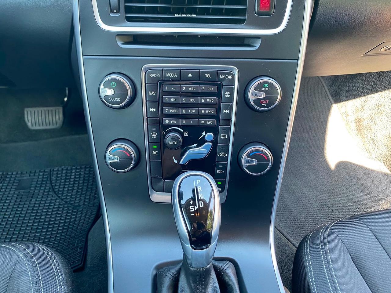 Volvo V60 D2 Geartronic Momentum