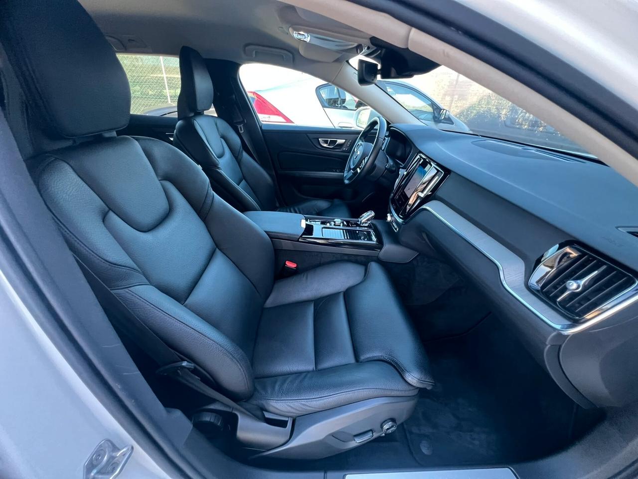 Volvo V60 T6 Recharge AWD Plug-in Hybrid Inscription