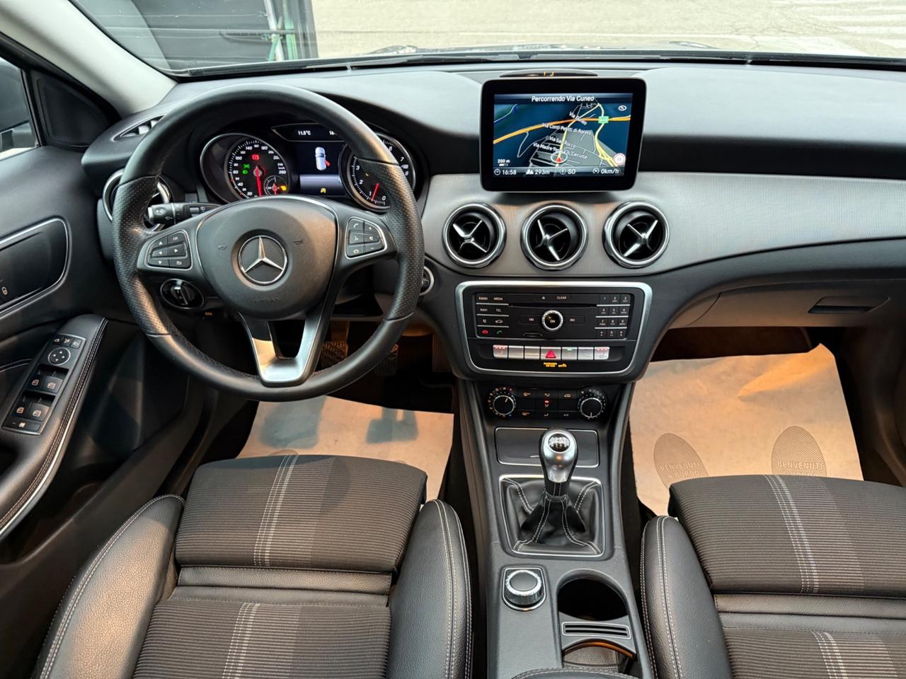 Mercedes-benz GLA 180 Premium EURO6