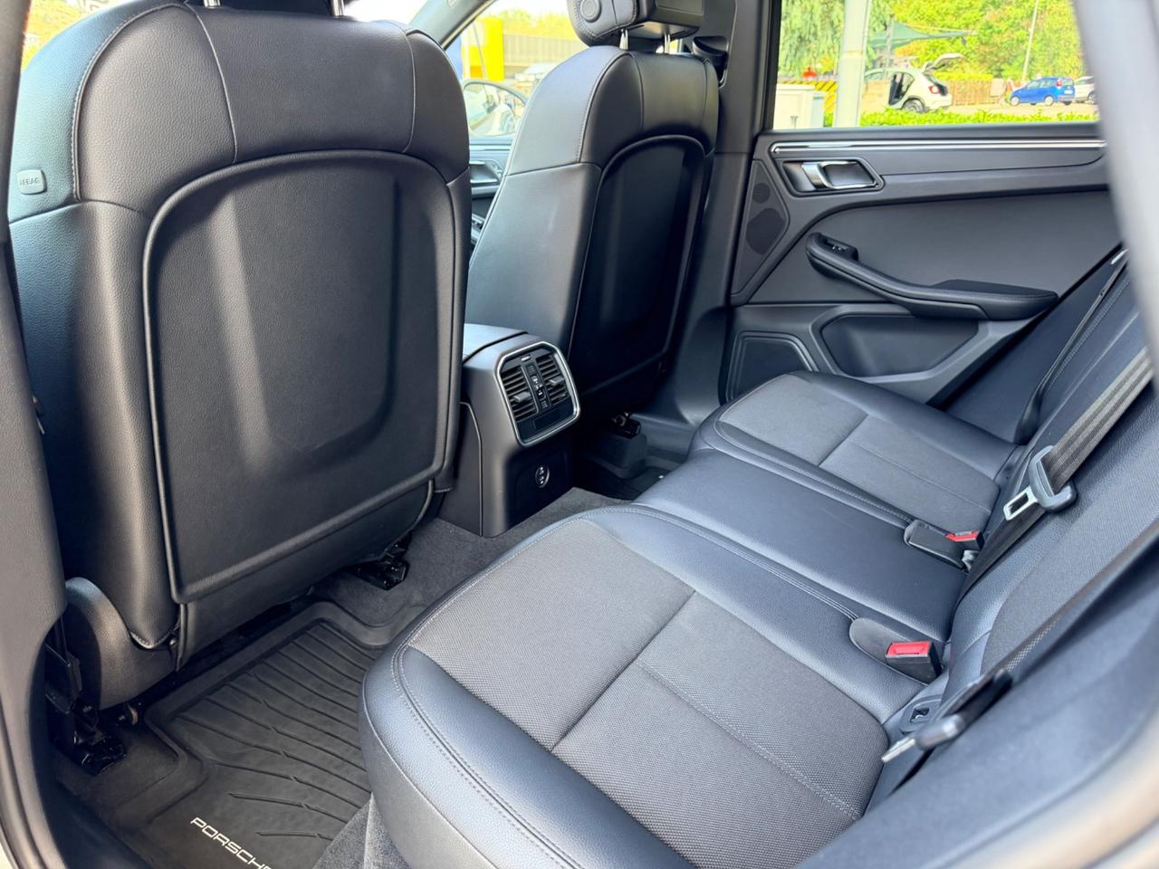 Porsche Macan 2.0 i 265cv open edition colore gesso