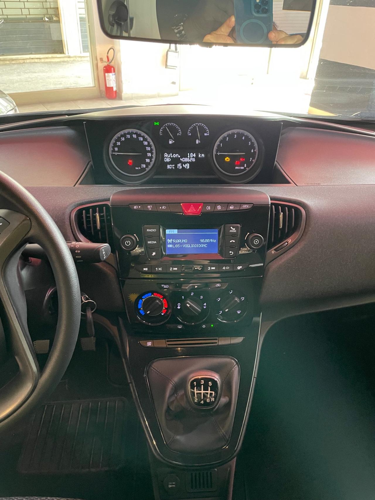 Lancia Ypsilon 1.0 FireFly 5 porte S&S Hybrid Ecochic Silver